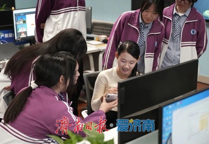 濟南信息工程學校數字工廠專班開展AI扁平化設計交流課 數字文化創意軟件開發提速